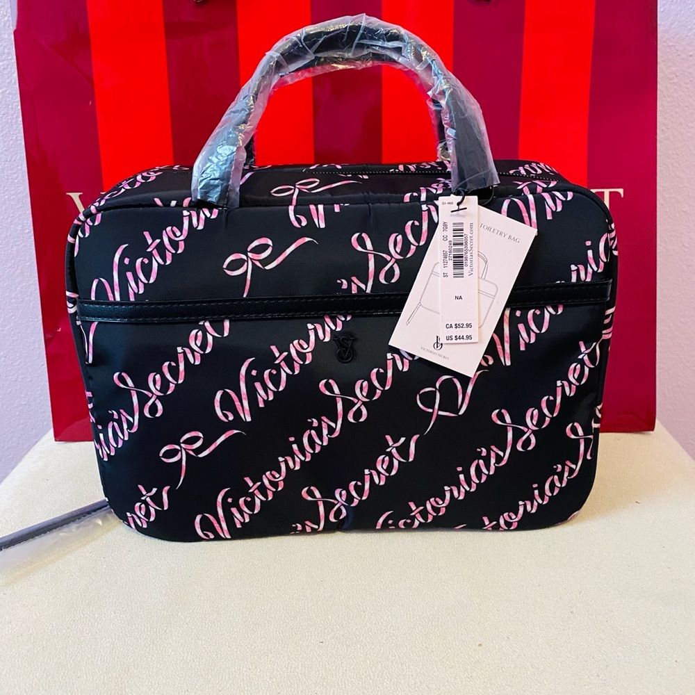 Victoria's Secret Travel Hanging Toiletry Bag in Candy Cane Script